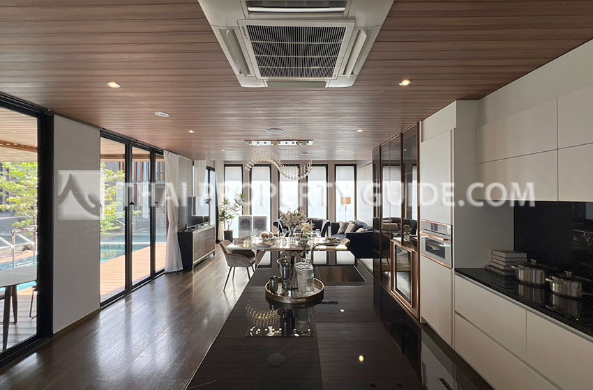 House with Private Pool in Srinakarin 